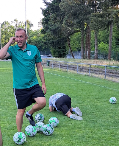 „Kinder stark machen“ auf der SG - Schulung mit Dr. Harald Schmid für unsere Jugendtrainer/-trainerinnen