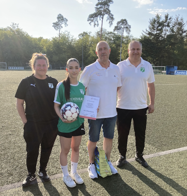 Badischer Fußballverband ehrt SGO B-Juniorinnen für den Staffelsieg (Bild: D. Carapali)