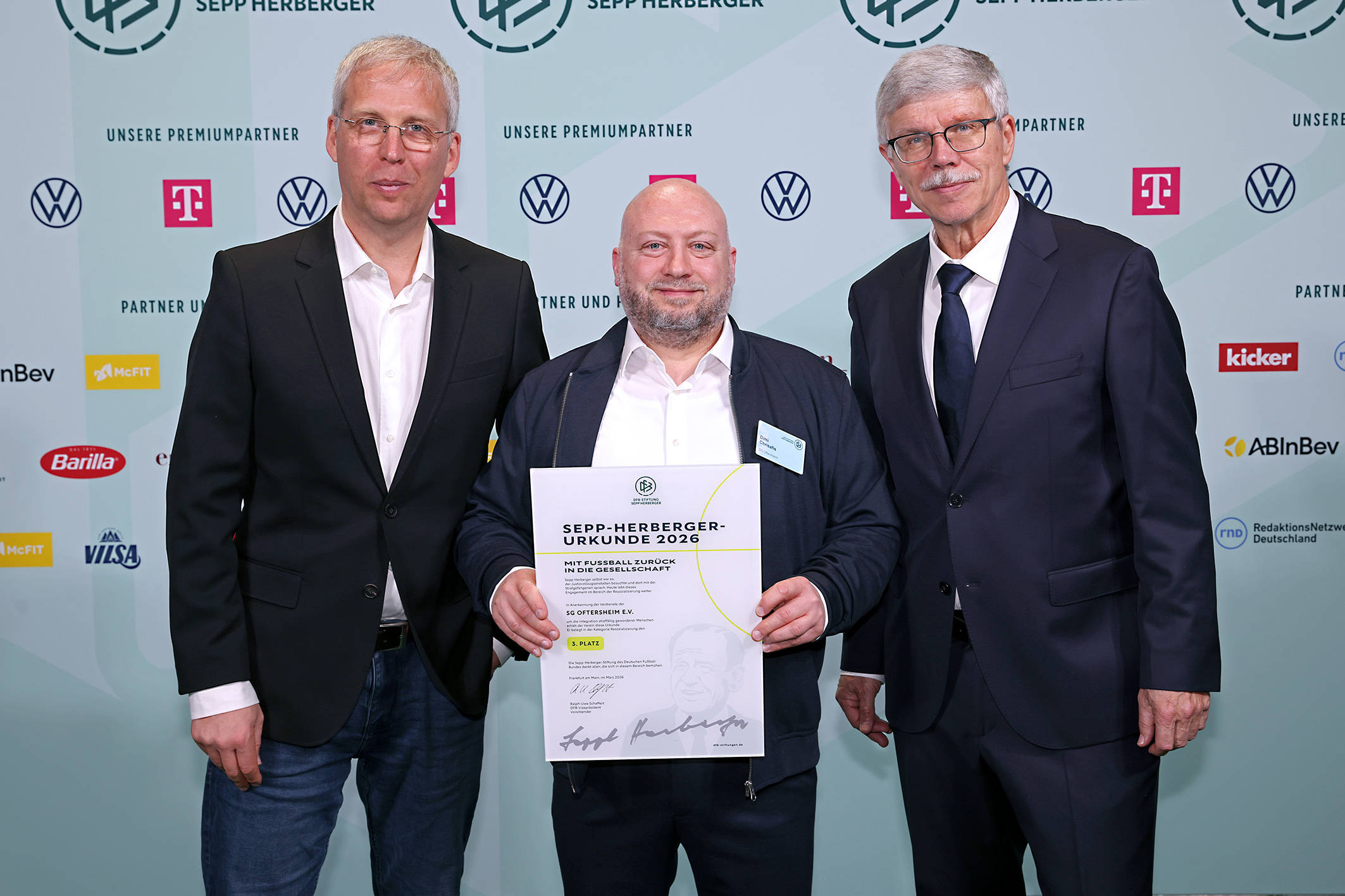 Christopher Paul, Dimi Chrisafis und Ralph-Uwe Schaffert Vorstand Sepp-Herberger Stiftung und DFB Vizepräsident 